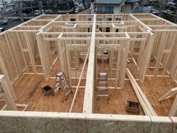 京都府福知山木造アパートにてフレーミング工事を行いました。